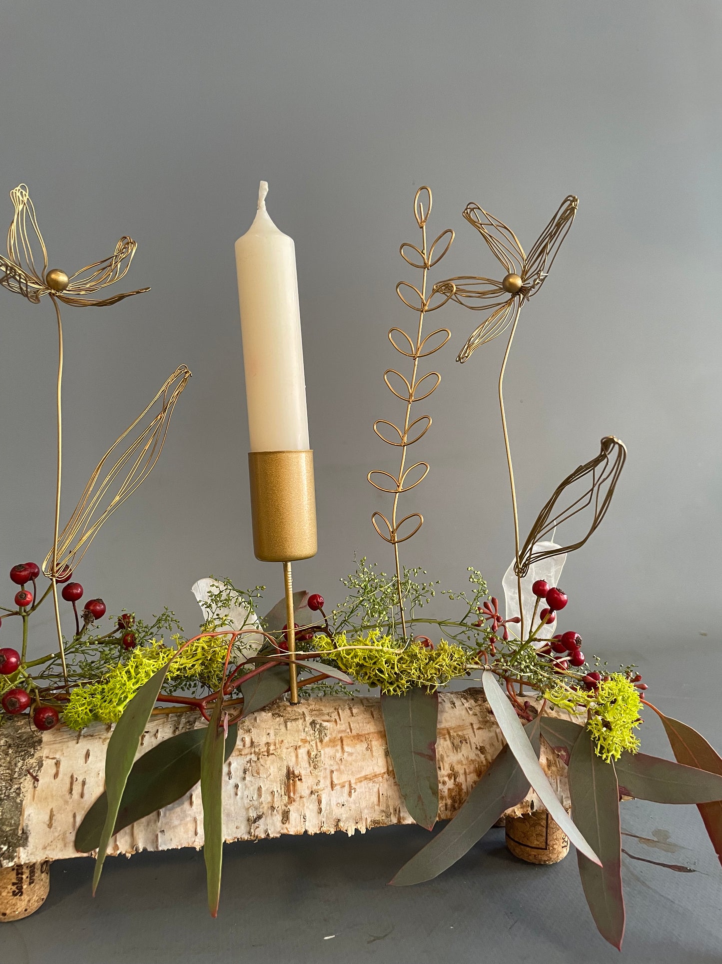 Wiese auf Birke mit Kerze