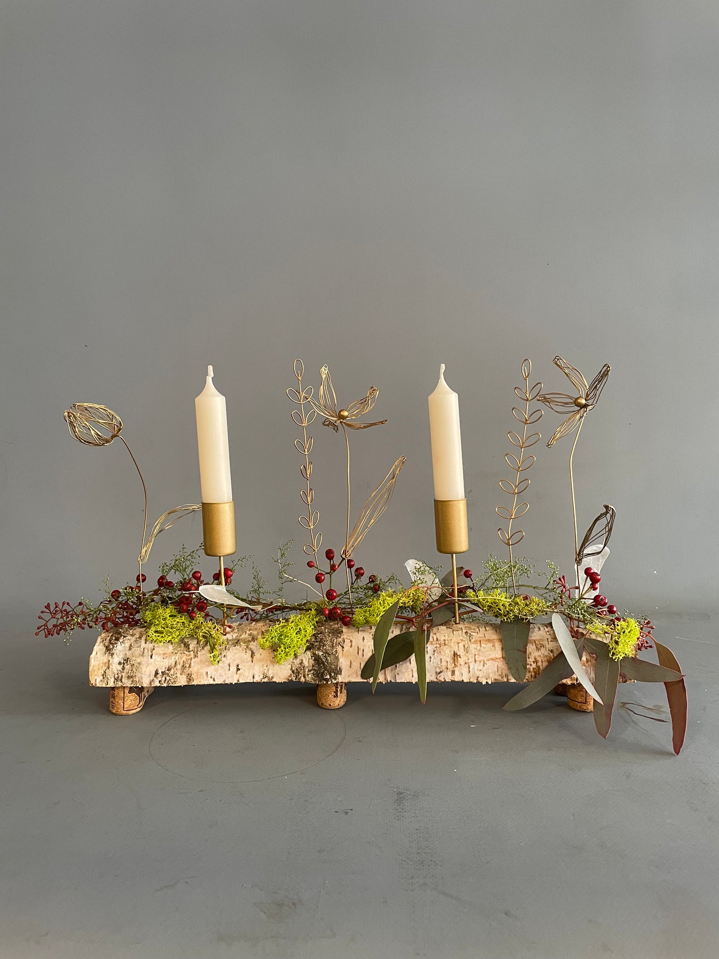 Wiese auf Birke mit Kerze