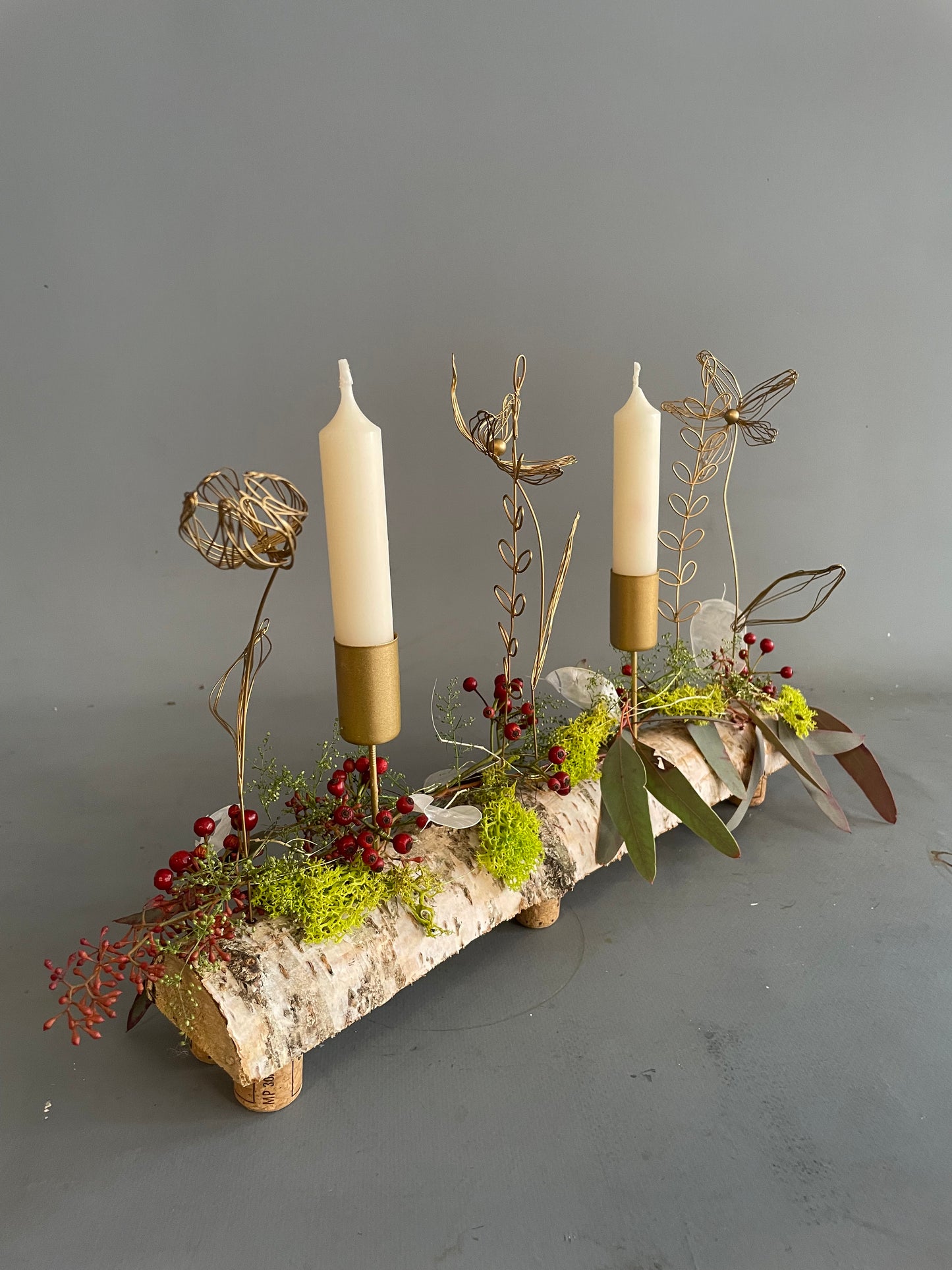 Wiese auf Birke mit Kerze